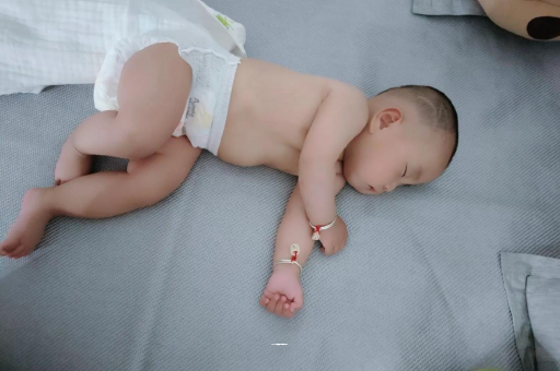 台山几个月宝宝会抬头